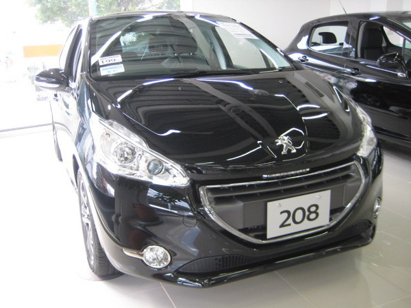 PEUGEOT208　PureTech　Debut !