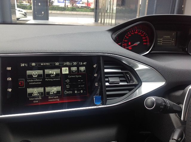 308 GT Line 到着しました