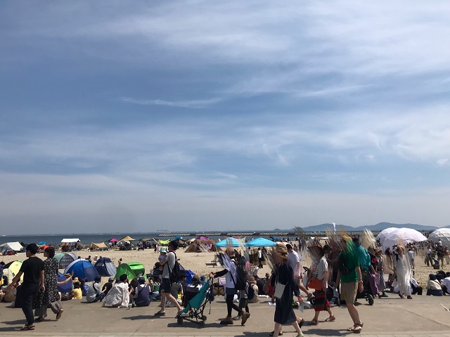 森、道、市場にいってきました